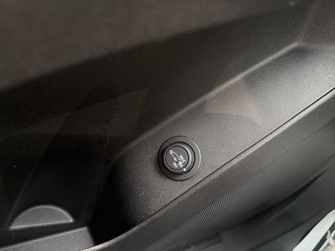 Used 2023 Chevrolet Equinox RS image 20