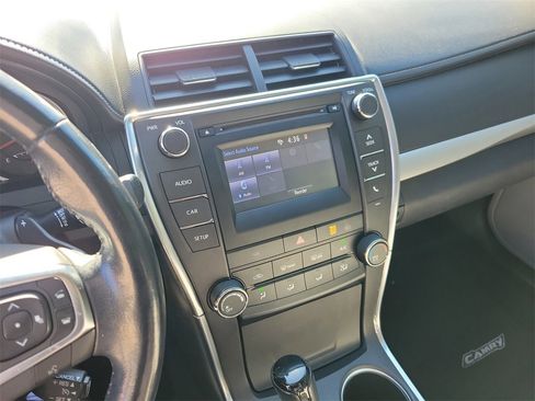 Used 2017 Toyota Camry SE image 23