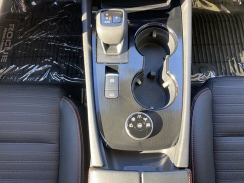 Used 2025 Nissan Rogue SV image 28