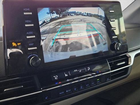 Used 2021 Toyota Sienna XLE image 9