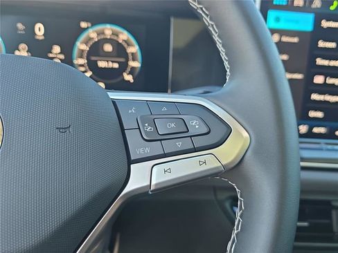 New 2026 Volkswagen Tiguan SE FWD image 19