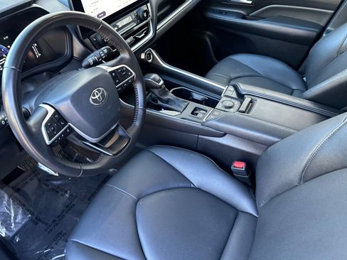 Certified 2025 Toyota Grand Highlander AWD image 10