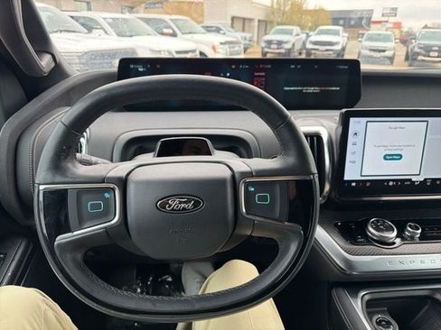 Used 2025 Ford Expedition Platinum w/ Stealth Appearance Package AWD/4WD image 10