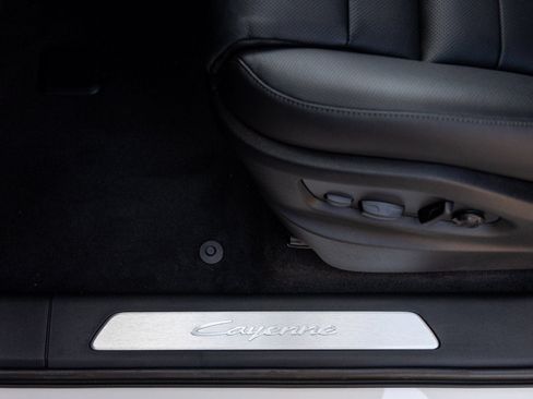 Certified 2026 Porsche Cayenne AWD/4WD image 22