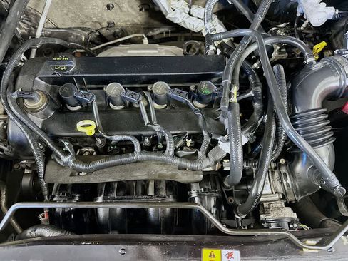 Used 2011 Ford Escape XLT image 9