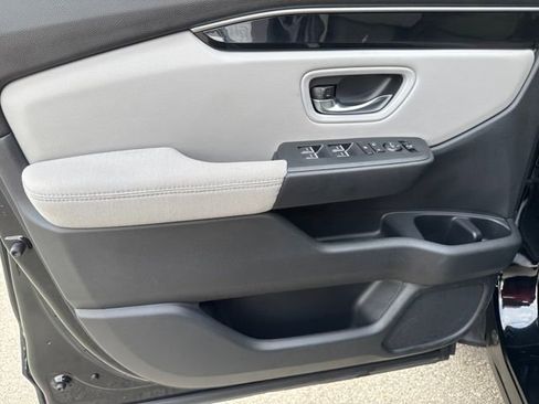 Used 2023 Honda Pilot LX image 9