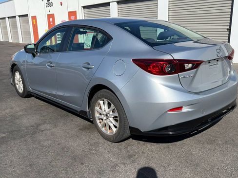 Used 2017 MAZDA MAZDA3 Sport w/ Appearance Package FWD image 3