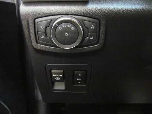 Used 2018 Ford F150 Lariat w/ Trailer Tow Package image 27