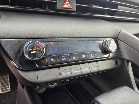 Used 2025 Hyundai Elantra Sport FWD image 22