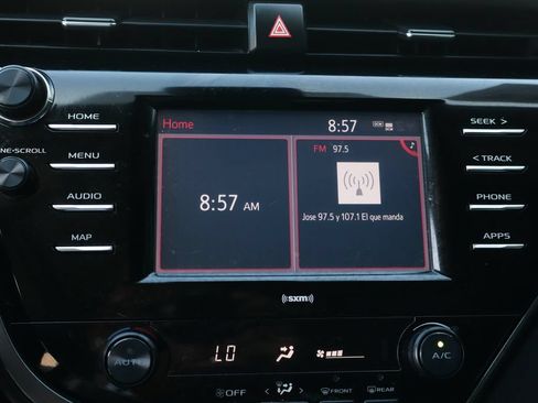 Used 2020 Toyota Camry SE FWD image 31