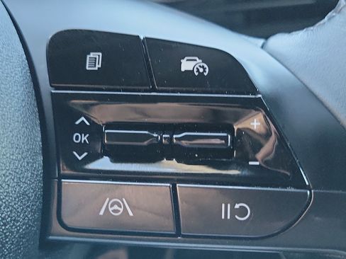 Certified 2025 Hyundai Elantra Sport w/ Cargo Package image 11