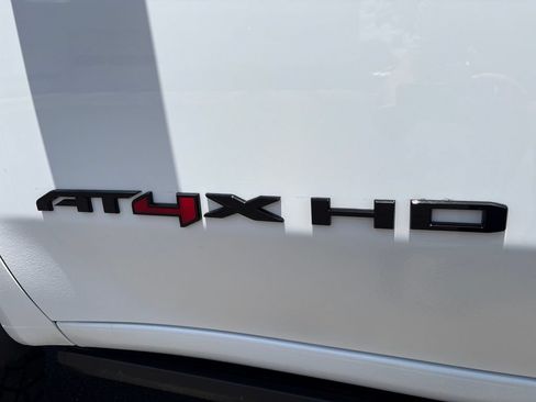 New 2026 GMC Sierra 2500 AT4X w/ LPO, Black Badging Package AWD/4WD image 10