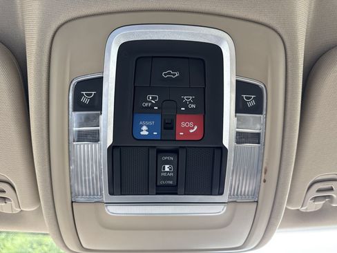 Used 2019 RAM 1500 Laramie AWD/4WD image 32
