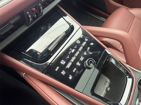 Used 2025 Porsche Cayenne Turbo image 17