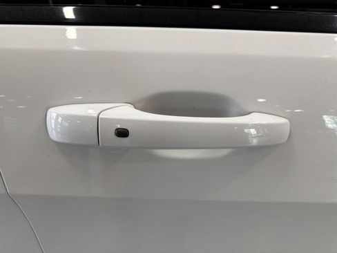 Used 2019 Jeep Grand Cherokee Altitude image 20