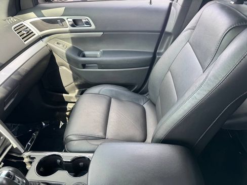 Used 2015 Ford Explorer XLT w/ Equipment Group 202A AWD/4WD image 21