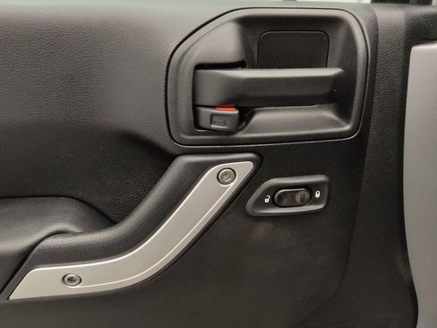 Used 2017 Jeep Wrangler Unlimited Sahara w/ Max Tow Package image 27