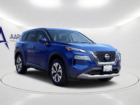 Used 2023 Nissan Rogue SV FWD image 3