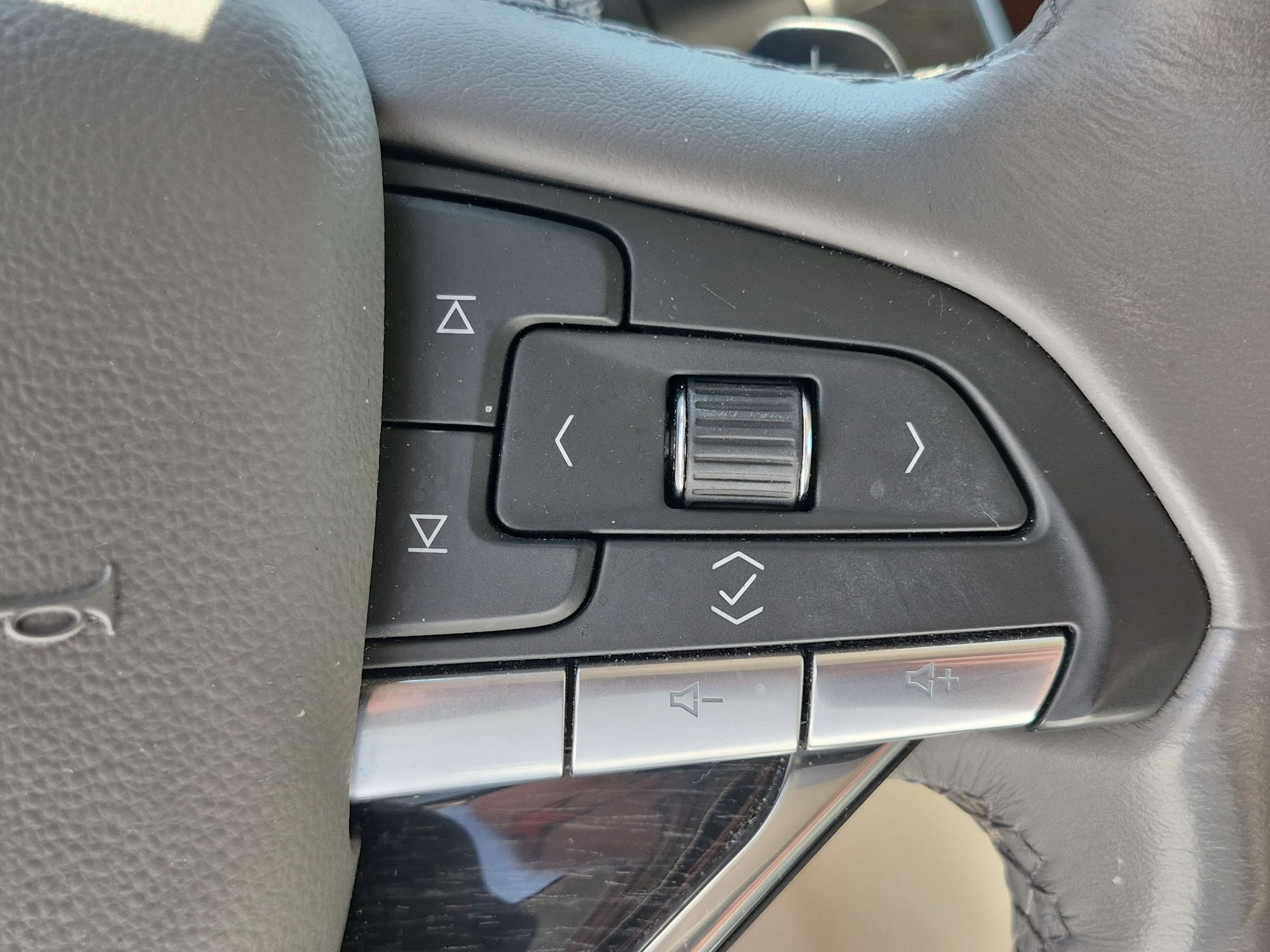 Certified 2023 Cadillac XT6 Premium Luxury w/ LPO, Floor Liner Package AWD/4WD image 18