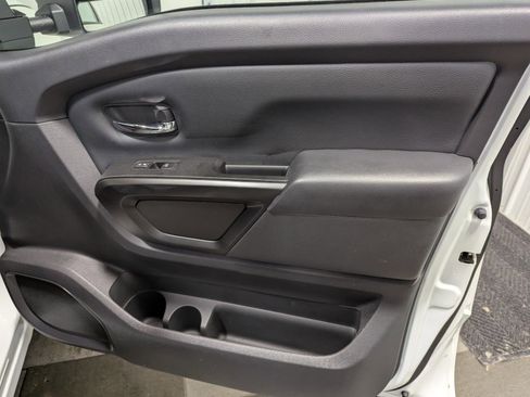 Used 2024 Nissan Titan SV w/ SV Convenience Package image 28