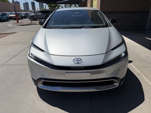 Used 2025 Toyota Prius Plug-In Hybrid FWD image 10
