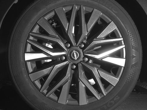 Used 2025 Nissan Altima 2.5 SV FWD image 12