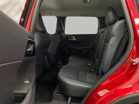 New 2025 Mitsubishi Outlander SE image 29