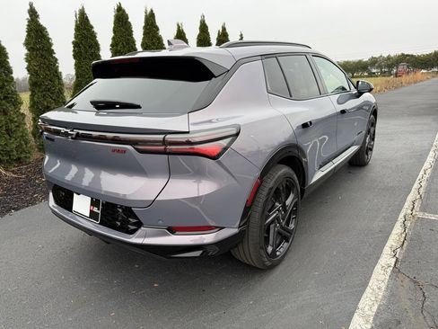 Used 2024 Chevrolet Equinox EV RS image 2