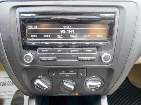 Used 2014 Volkswagen Jetta SE image 16