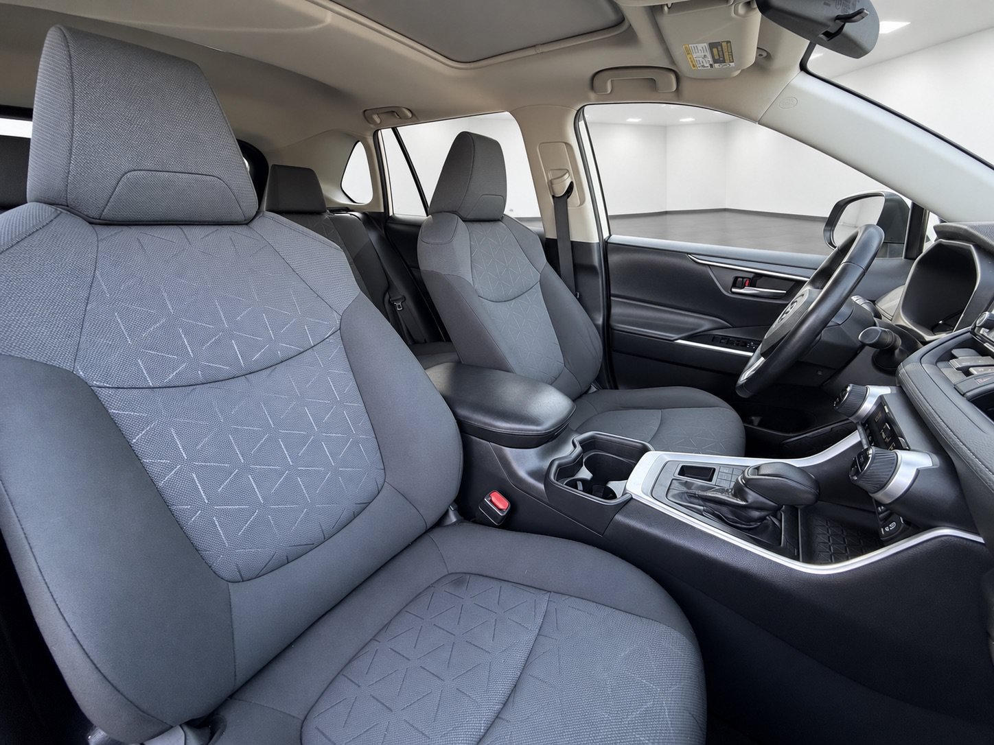 Used 2020 Toyota RAV4 XLE w/ Convenience Package AWD/4WD image 26