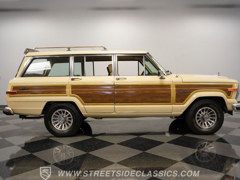Used 1989 Jeep Grand Wagoneer image 14