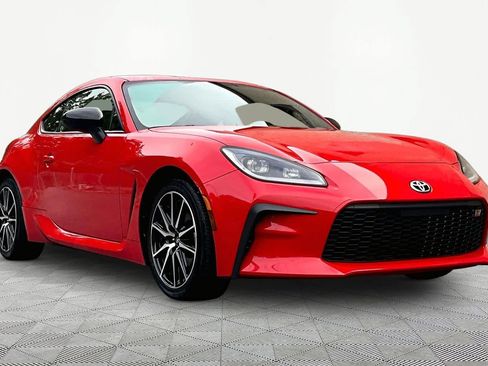 Used 2023 Toyota GR86 RWD image 3