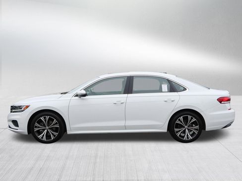 Used 2021 Volkswagen Passat 2.0T SE FWD image 4