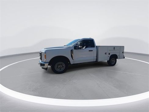 Used 2023 Ford F250 XL w/ XL Chrome Package image 5