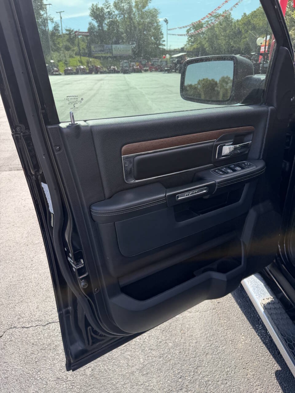 Used 2014 RAM 1500 Laramie w/ Convenience Group AWD/4WD image 10