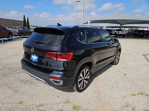 Used 2024 Volkswagen Taos SE FWD image 7