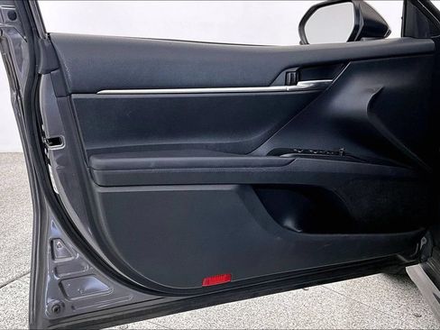 Used 2020 Toyota Camry SE FWD image 21