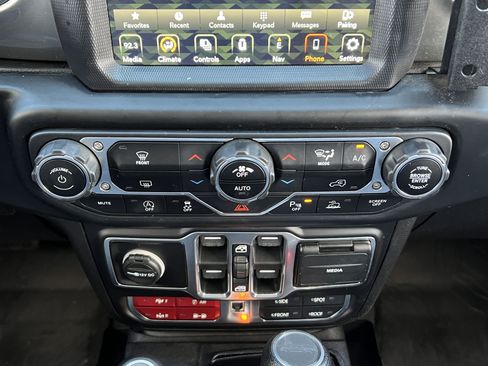 Used 2020 Jeep Gladiator Overland AWD/4WD image 29