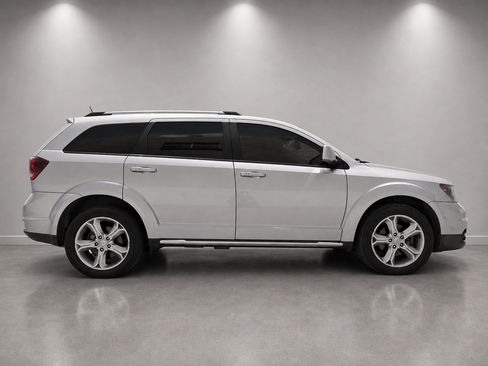 Used 2017 Dodge Journey Crossroad FWD image 5