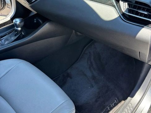 Used 2018 Toyota C-HR XLE FWD image 15