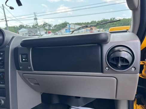 Used 2003 HUMMER H2 w/ Preferred Equipment Group AWD/4WD image 27
