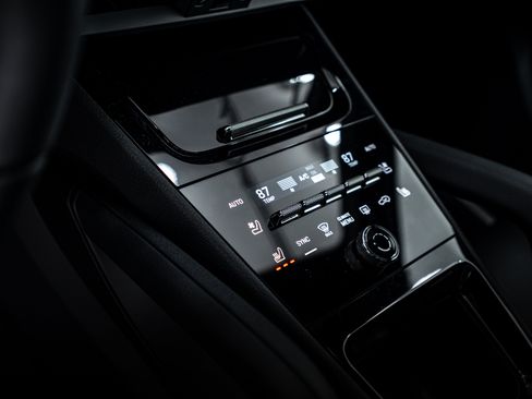 Certified 2026 Porsche Cayenne AWD/4WD image 16