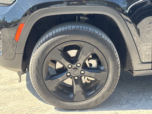 Used 2023 Jeep Grand Cherokee Limited w/ Black Appearance Package RWD image 24