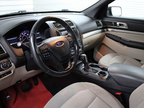 Used 2019 Ford Explorer XLT w/ Equipment Group 201A image 18
