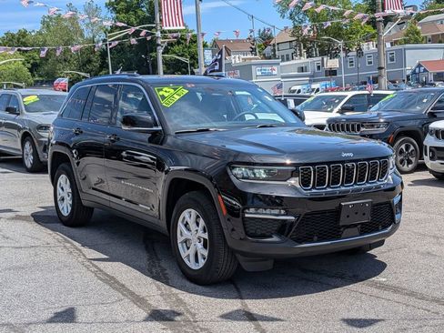 Used 2023 Jeep Grand Cherokee Limited w/ Luxury Tech Group II AWD/4WD image 4