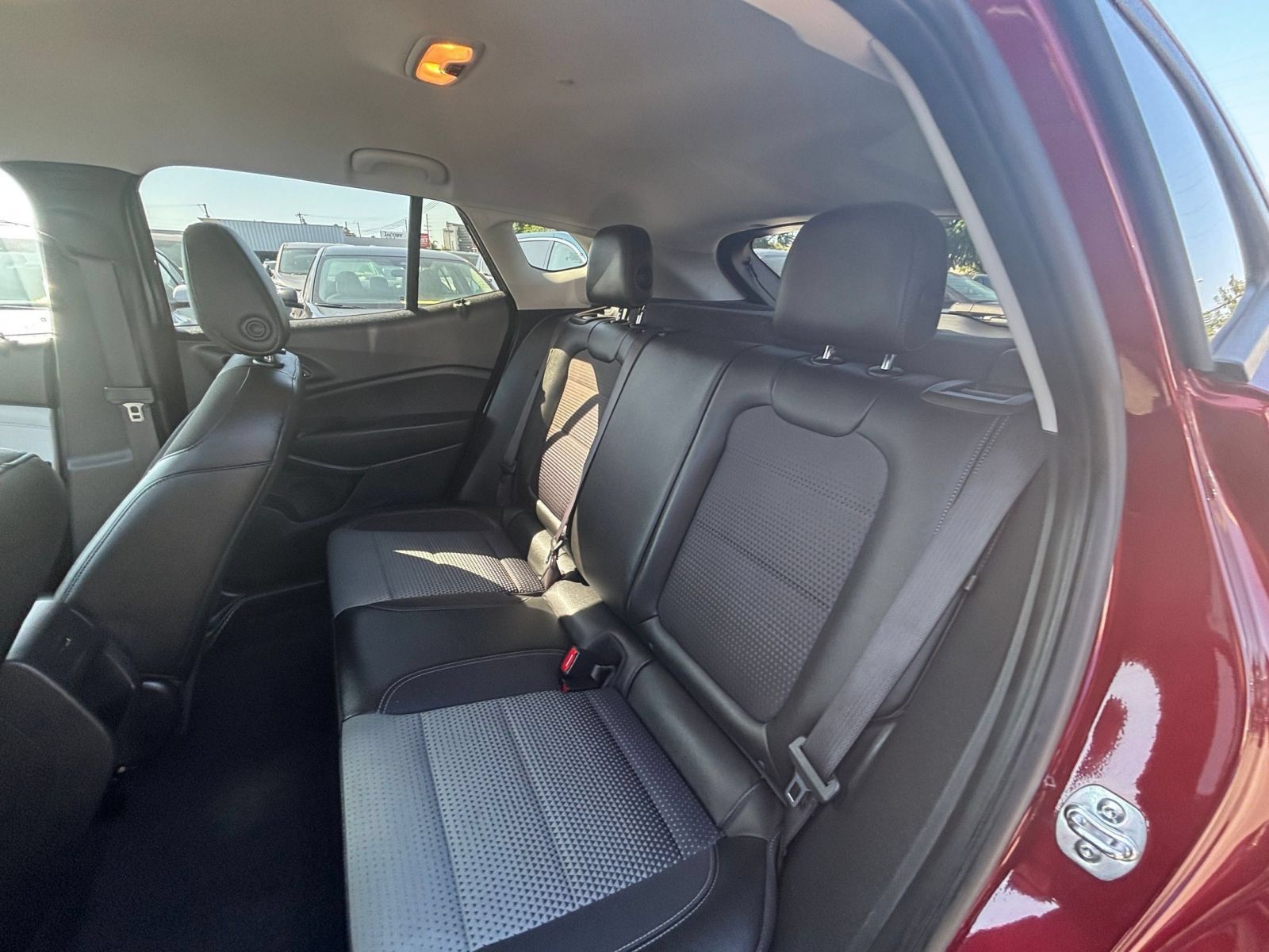 Used 2025 Chevrolet Trax LT FWD image 26