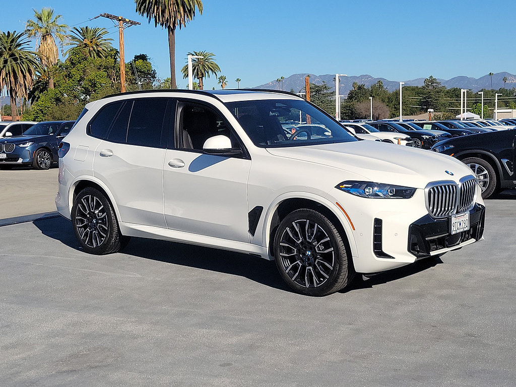 Used 2025 BMW X5 sDrive40i w/ M Sport Package RWD image 4