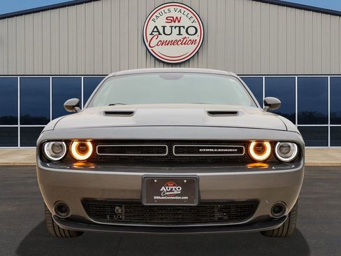 Used 2023 Dodge Challenger SXT image 2