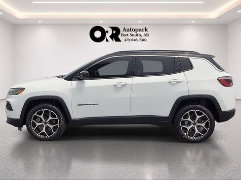 Used 2025 Jeep Compass Limited AWD/4WD image 3