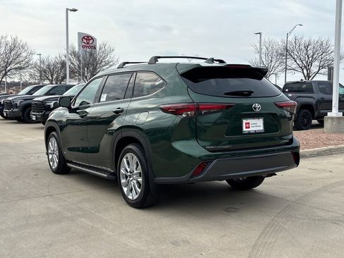 Used 2025 Toyota Highlander Limited image 3